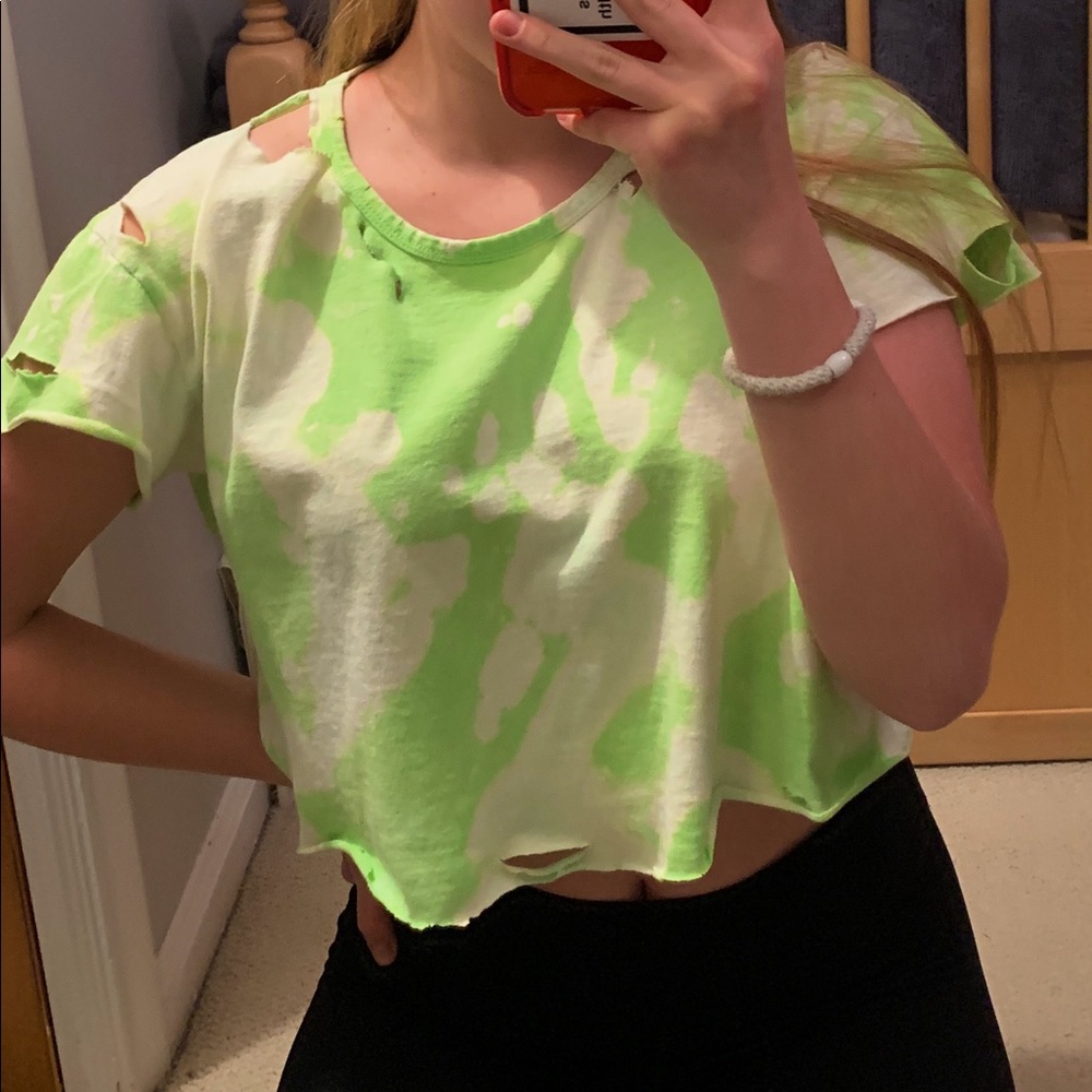 Distressed tshirt - Picture 2 of 2